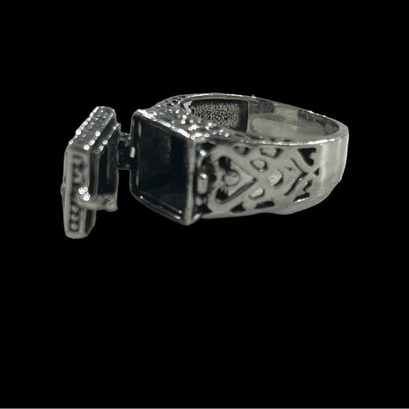 Heart Poison Ring - Picture 3 of 4